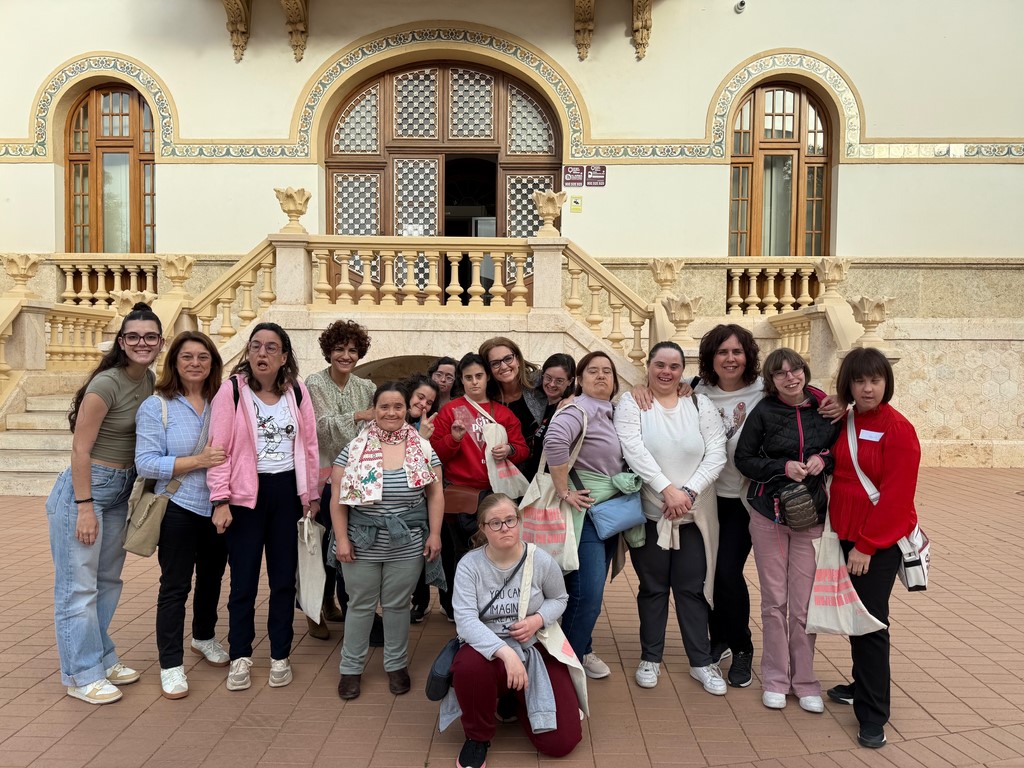 ‘Entre Amigas’ vive una experiencia formativa y cultural en el Instituto Andaluz de la Mujer